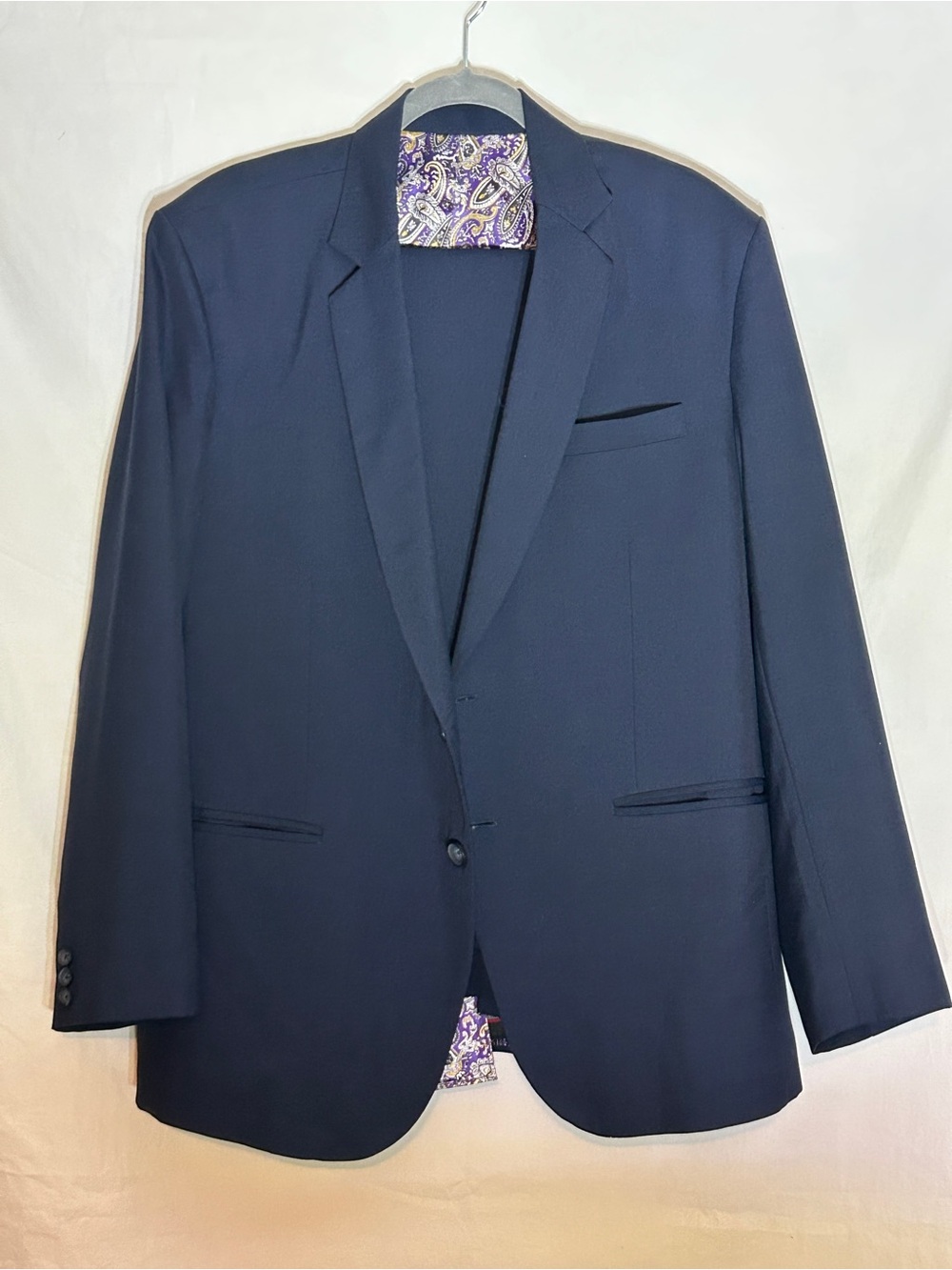 Hand tailored in India Navy Men's Single-Breasted suit. Sizes in description.